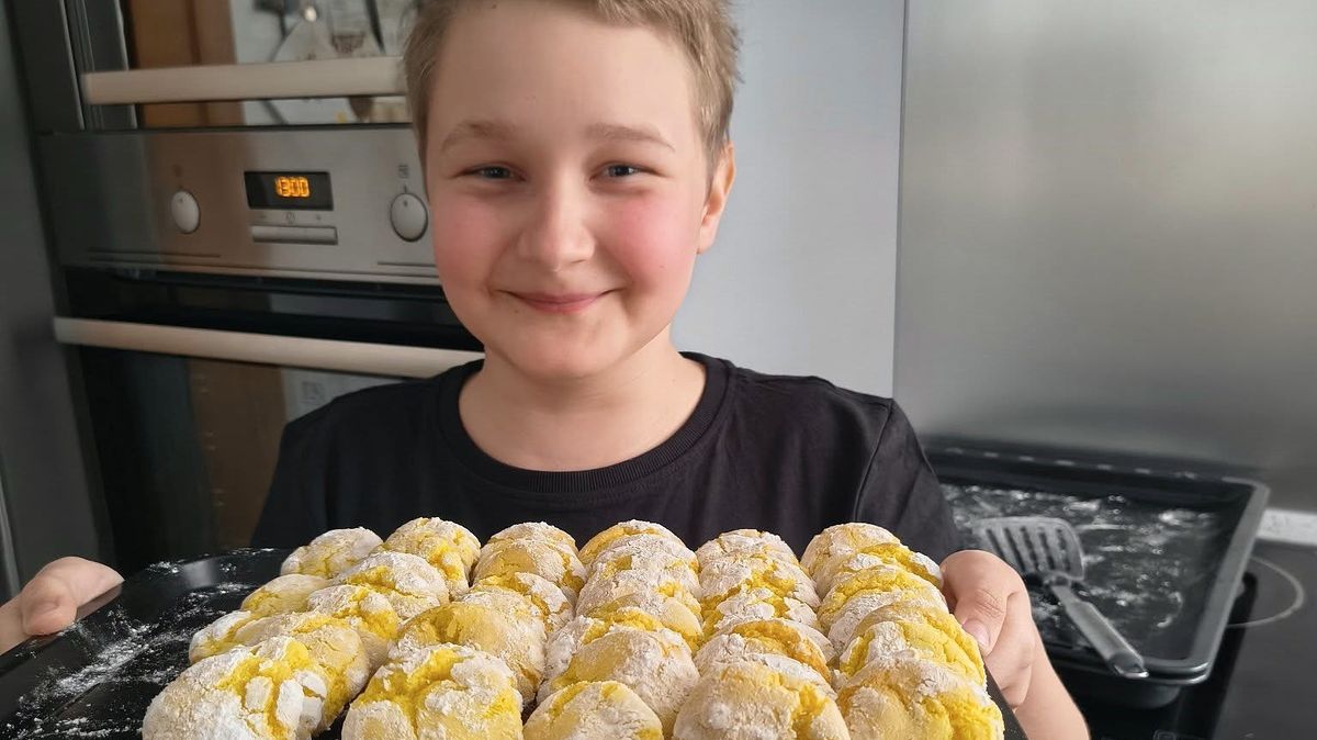 Při léčbě leukémie si malý influencer krátí čas pečením, kterým pomáhá ostatním. Přesto musí bojovat i s hejtry